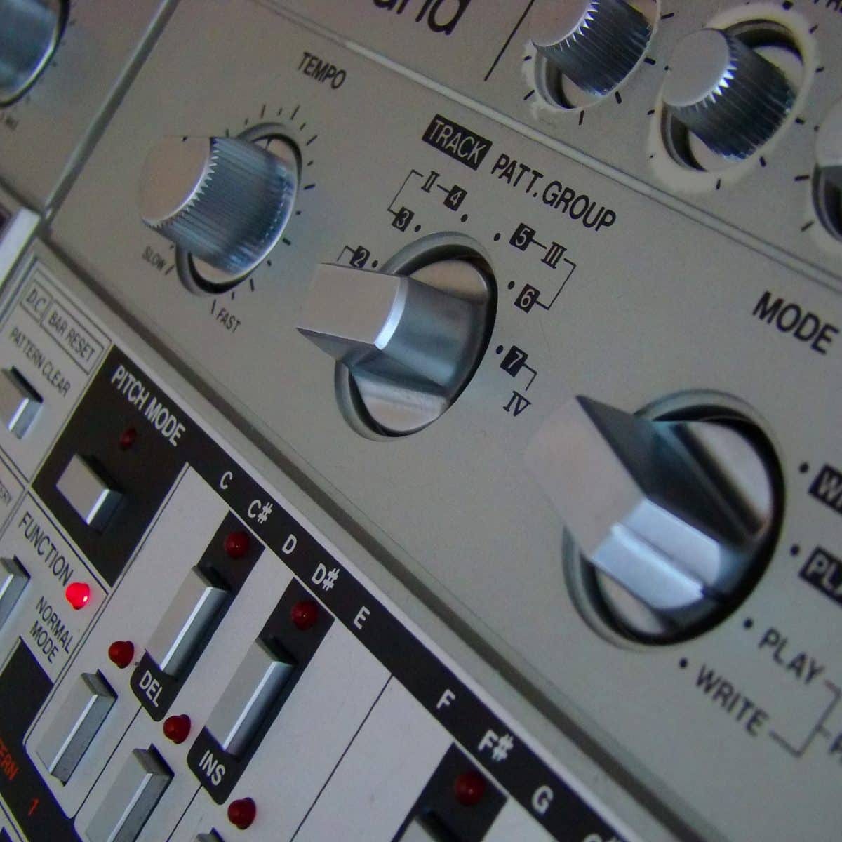 Tb303_closeup