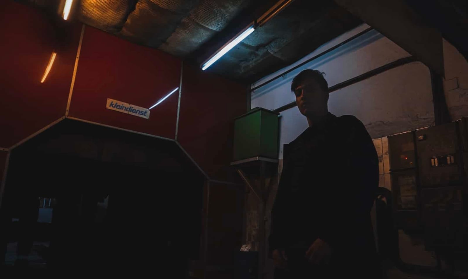 Garage-Backroung-cover